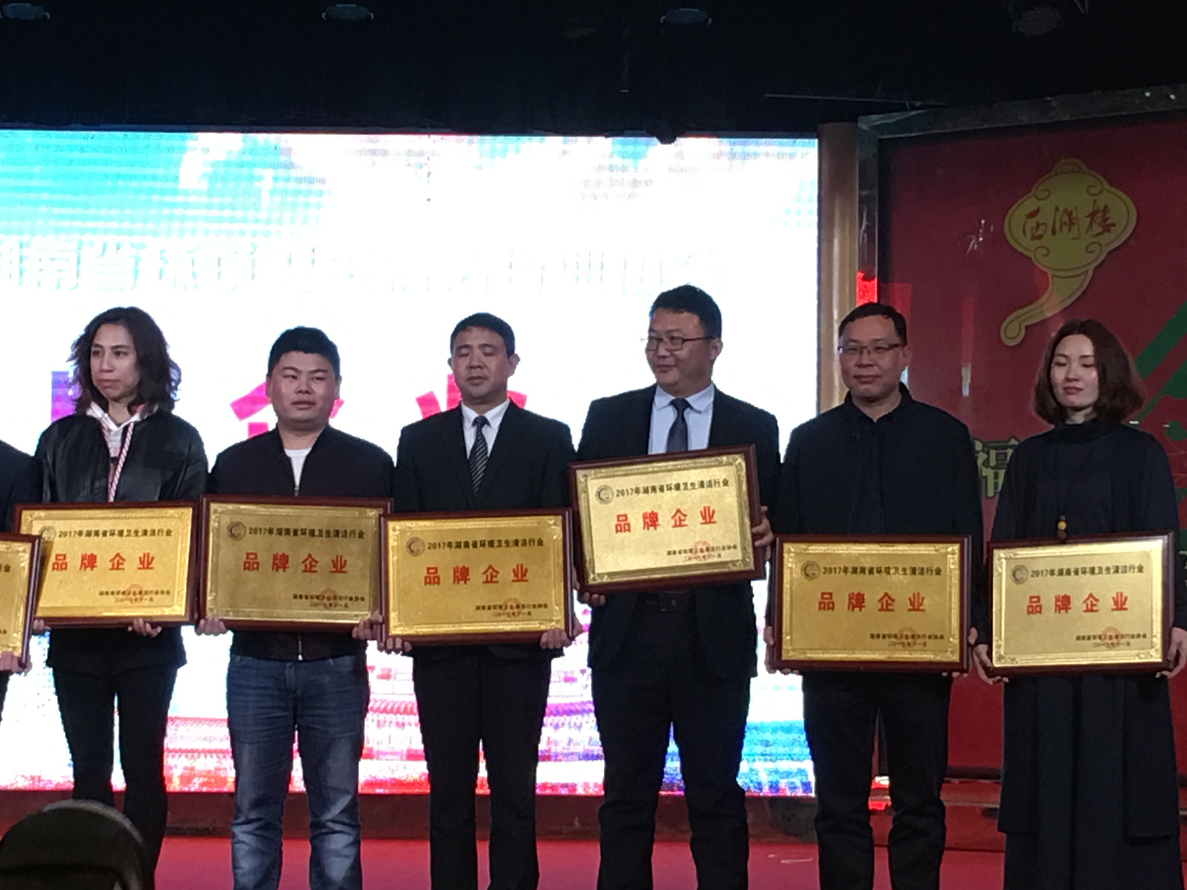 長沙清潔,長沙清潔服務,長沙專業(yè)清潔,長沙清潔公司,湖南專業(yè)清潔,長沙保潔公司,長沙專業(yè)保潔,長沙物業(yè)保潔